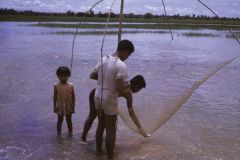 La pesca nei ruscelli, nelle risaie e sui fiumi